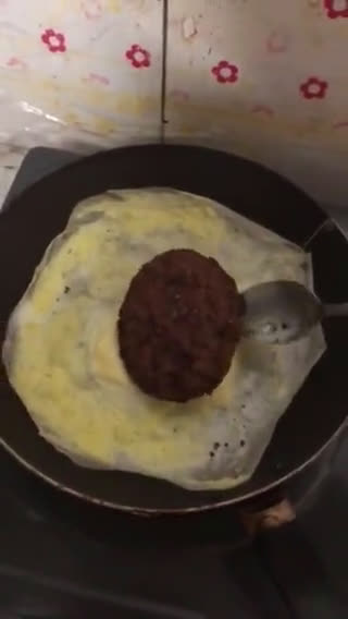 Gambar langkah 4 resipi Home made burger.