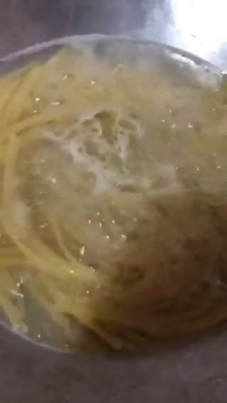 Foto langkah ke 2 dari resep Spaghetti Creamy Mushroom #dapurwiwin 👩🏻‍🍳.