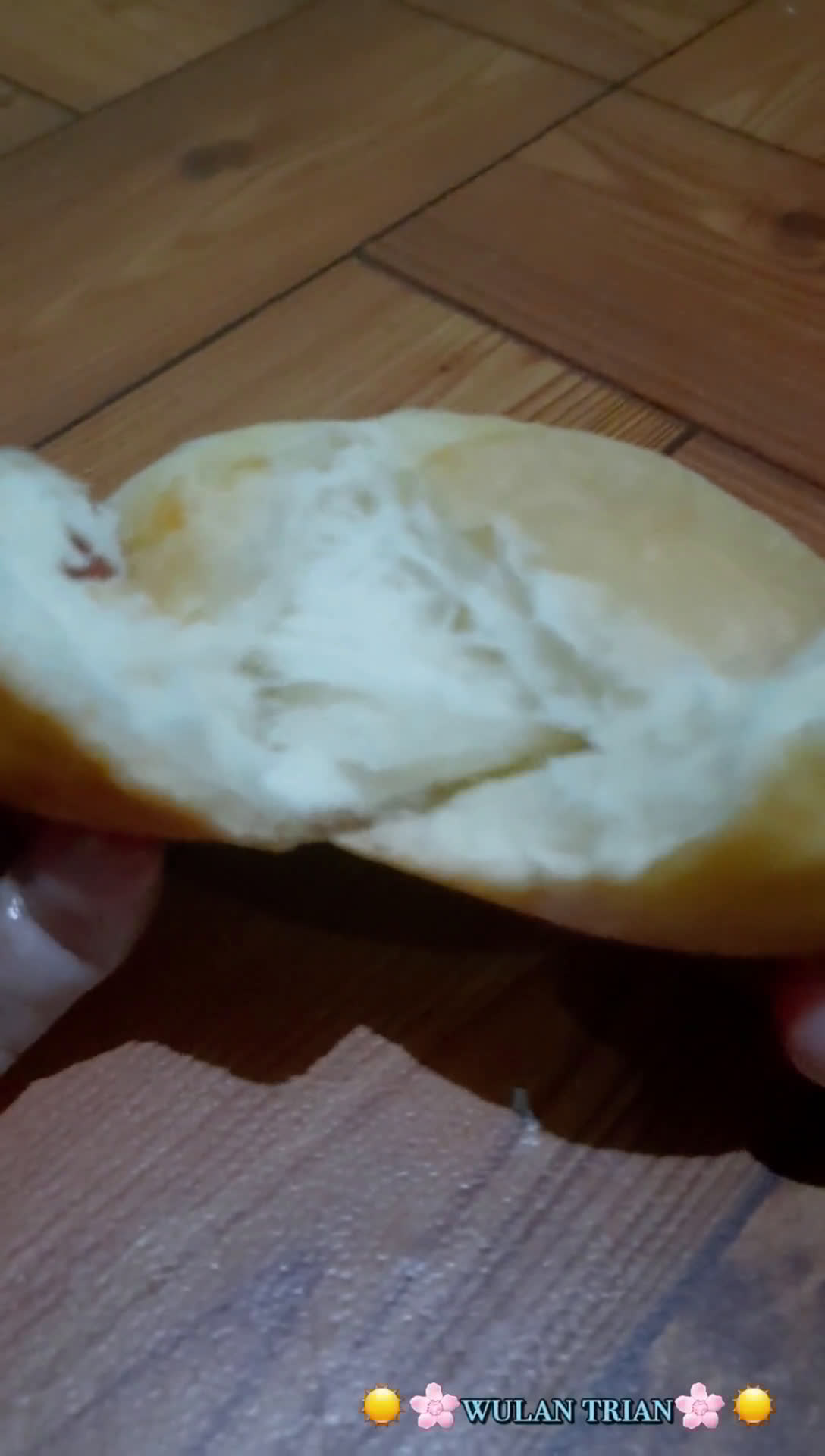 Foto langkah ke 6 dari resep Hot Sausage Bread with Chilli powder.