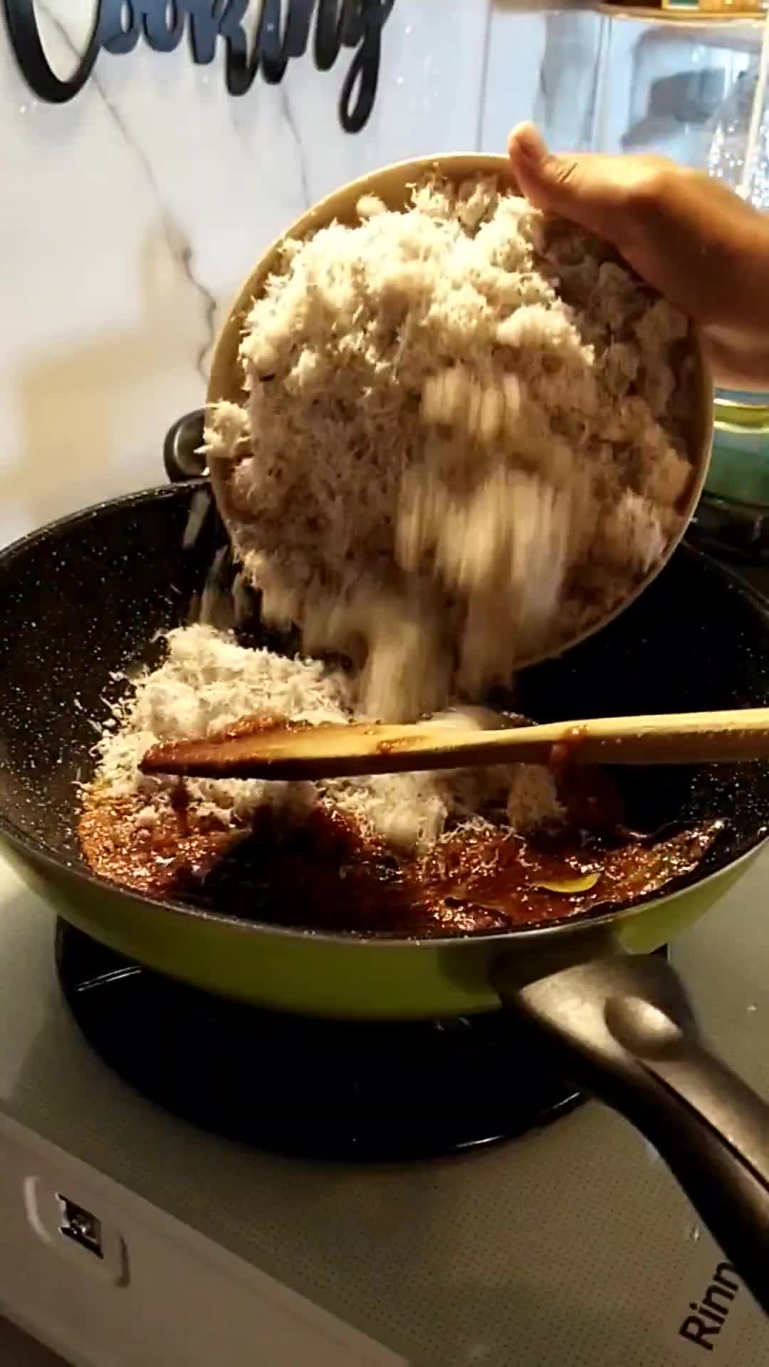 Foto langkah ke 4 dari resep Serundeng Ampas Kelapa.