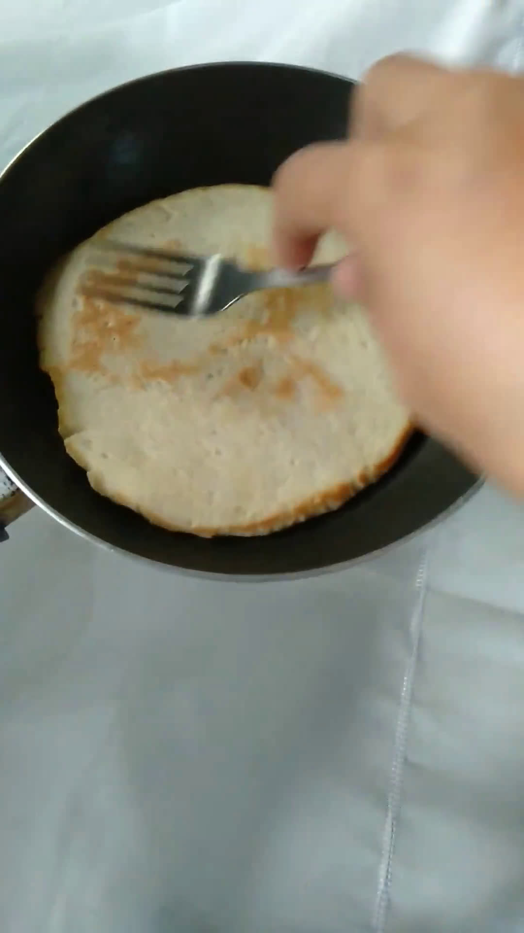 Foto langkah ke 10 dari resep Pizza Sosis Pakai Teflon.
