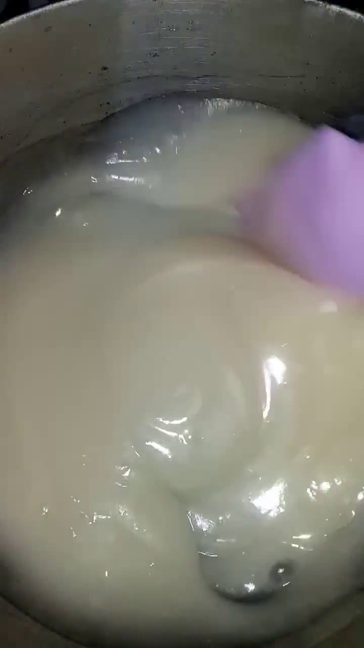 Foto langkah ke 1 dari resep Es Kue Merah Putih.