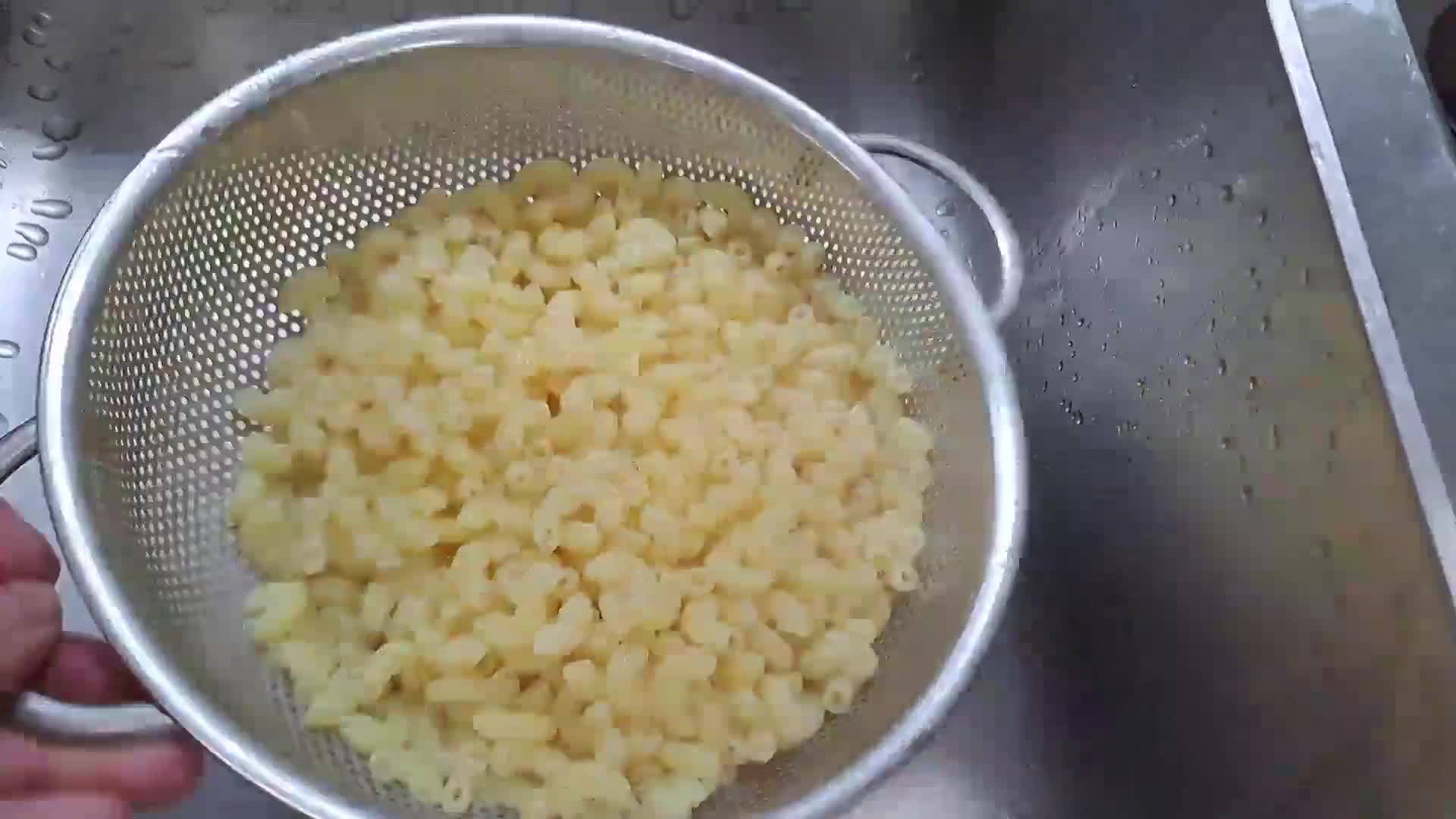 รูปขั้นตอนการทำที่ 4 ของ Macaroni Egg Salad