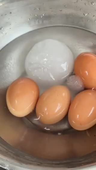 Foto langkah ke 2 dari resep Telur Batik Bacem Nikmat.