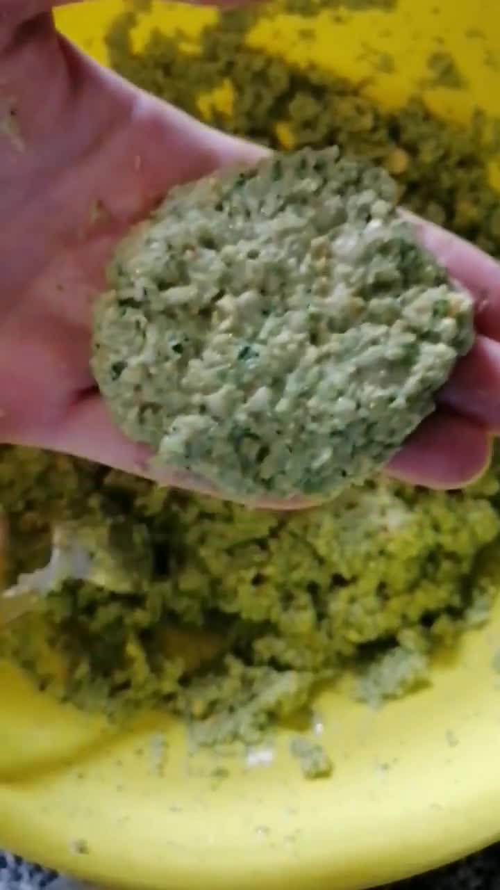 صورة لخطوة 3 من وصفة فلافل الحمص 👌