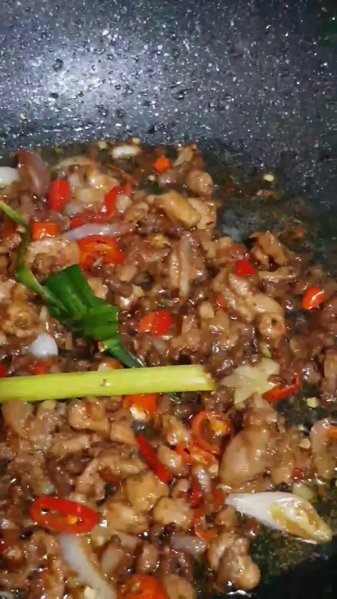 Foto langkah ke 4 dari resep Pad Krapow Gai/ Spicy Thai Basil Chicken 🌶.