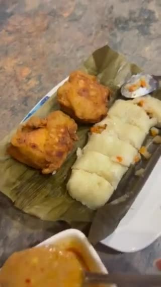 Foto langkah ke 5 dari resep Lontong Isi / Arem Arem.