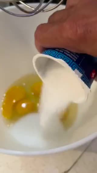 Foto del paso 2 de la receta: Bizcocho de manzana y arándanos