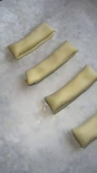 Foto del paso 3 de la receta: Canutillo de hojaldre relleno de crema de cacahuete