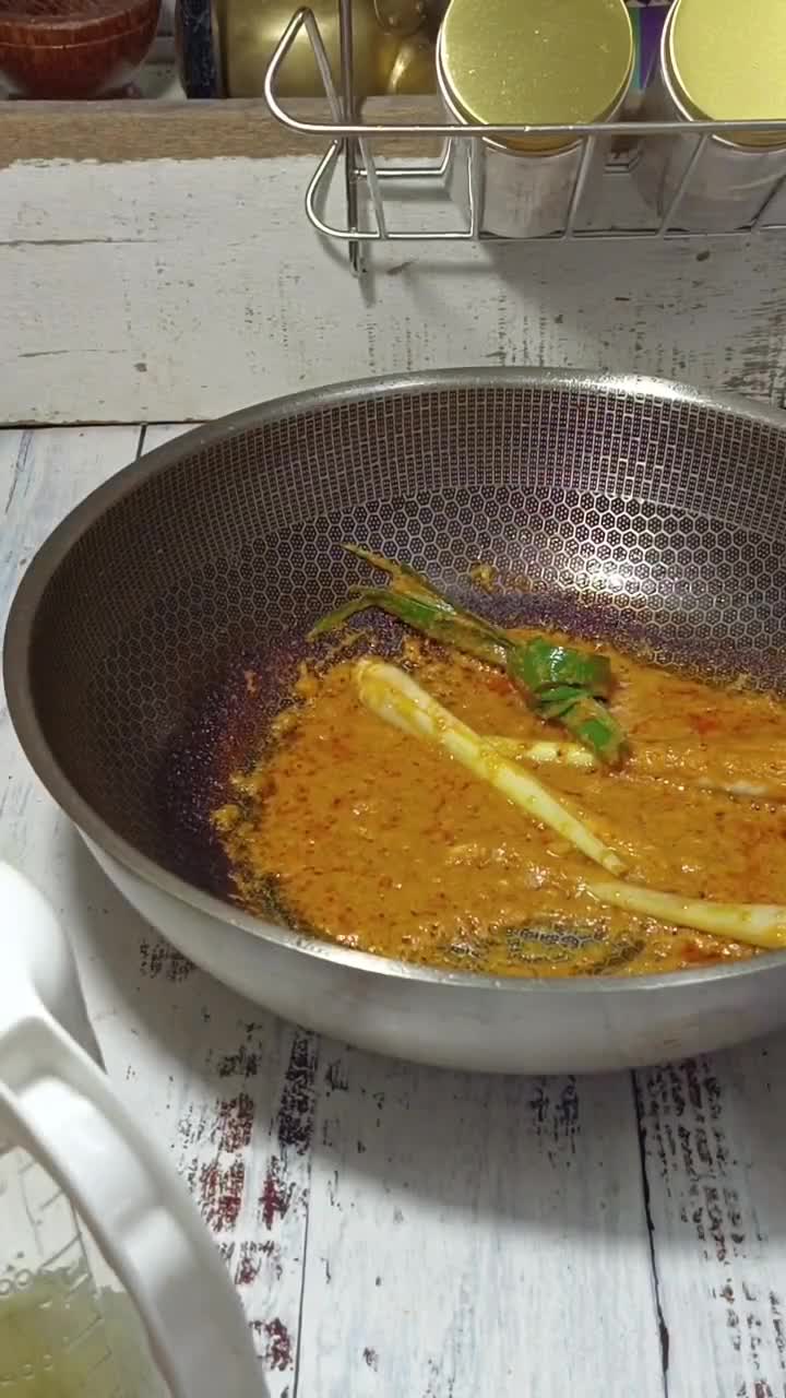 Gambar langkah 2 resipi Gulai Ayam Kerisik.