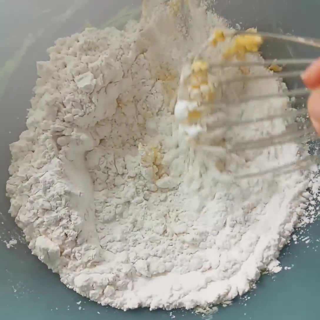 Foto langkah ke 4 dari resep Cookies Pisang Kelapa.