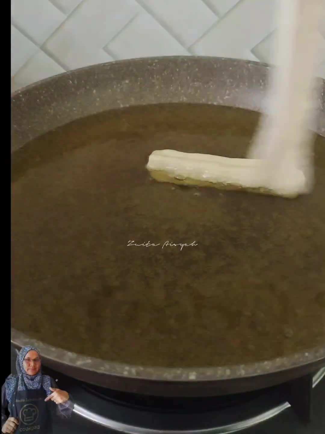 Gambar langkah 6 resipi Cakoi/Cakwe sos pandan.