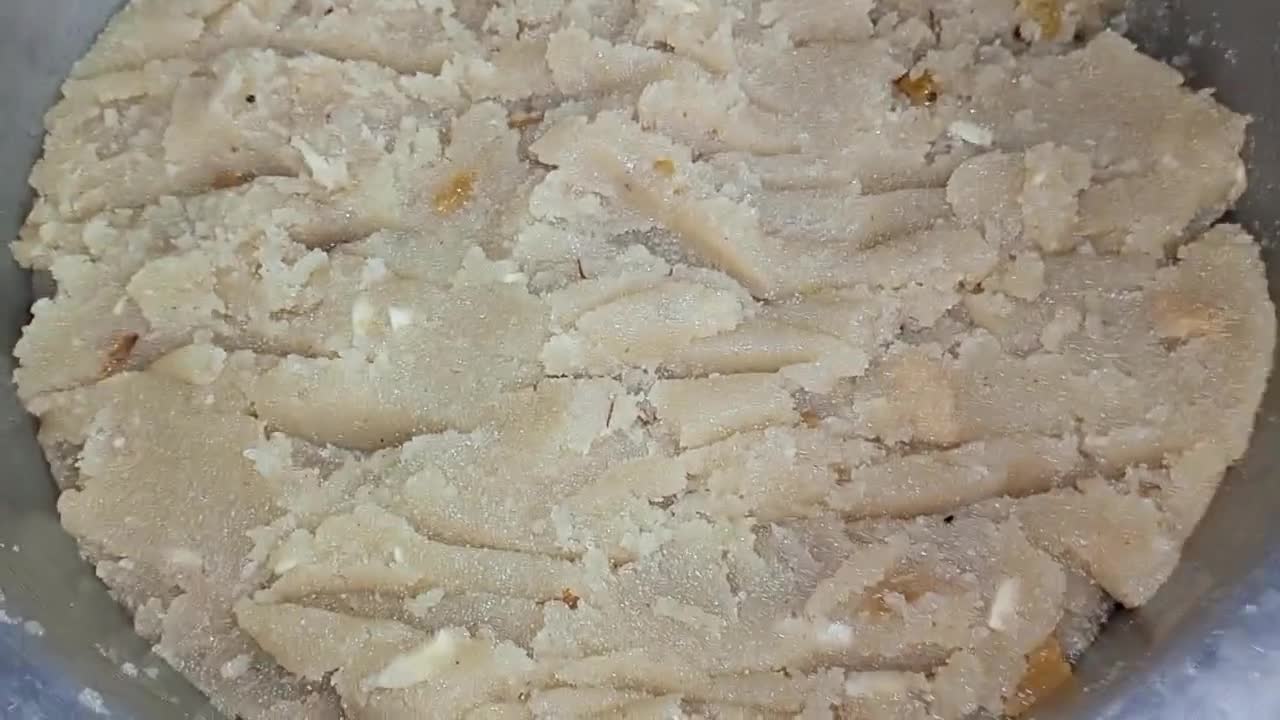 A picture of step 7 of Suji Ka Halwa💛🤤.