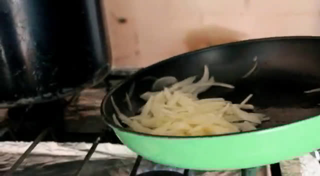 Foto del paso 2 de la receta: Guarnición de verduras salteadas con lomo de cerdo mechado 🔥