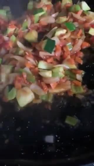Foto del paso 5 de la receta: Fideuà de pulpo verduritas, garbanzos y hierbabuena, facilísima!