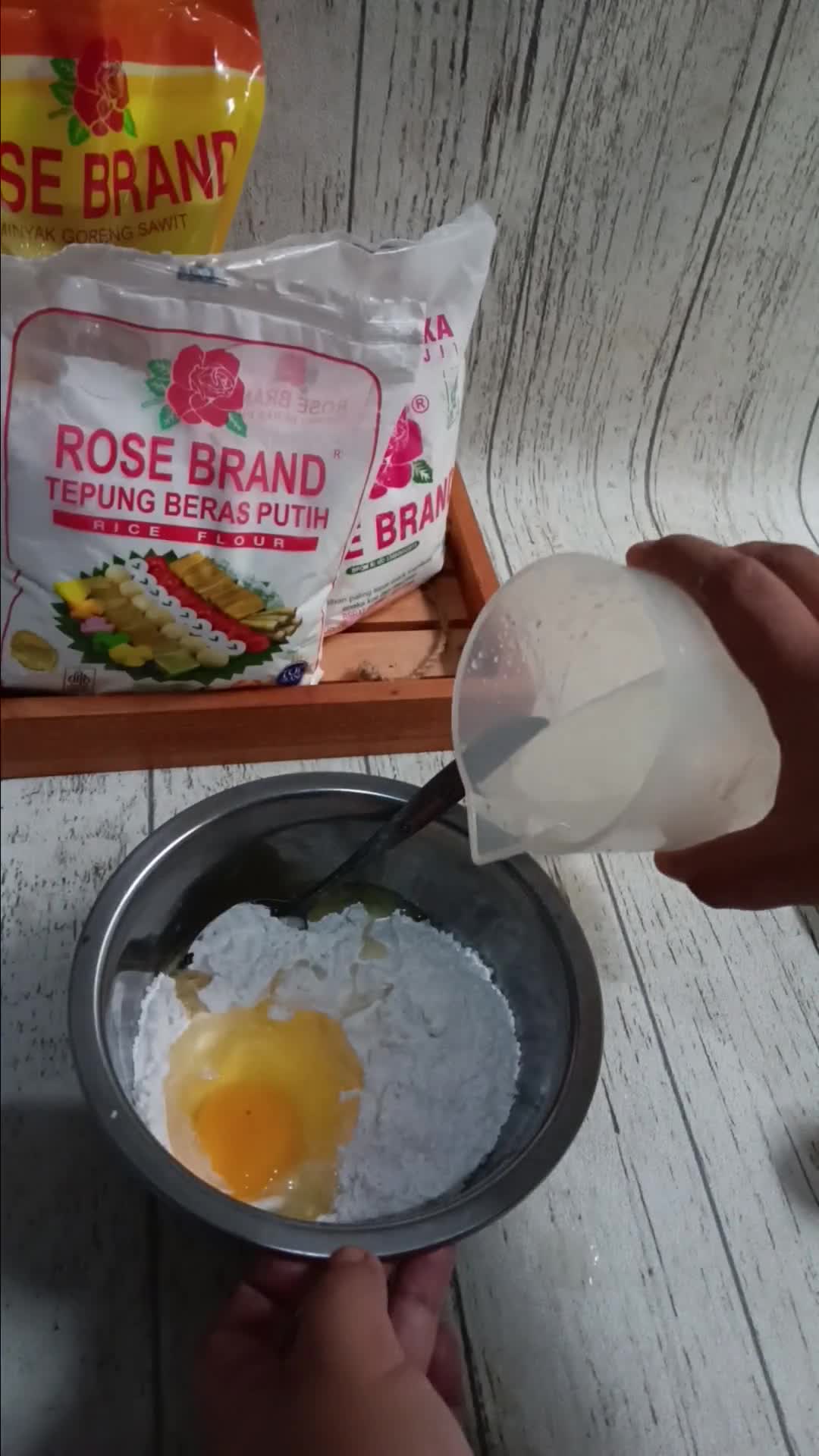 Foto langkah ke 2 dari resep Kulit risoles gluten free.