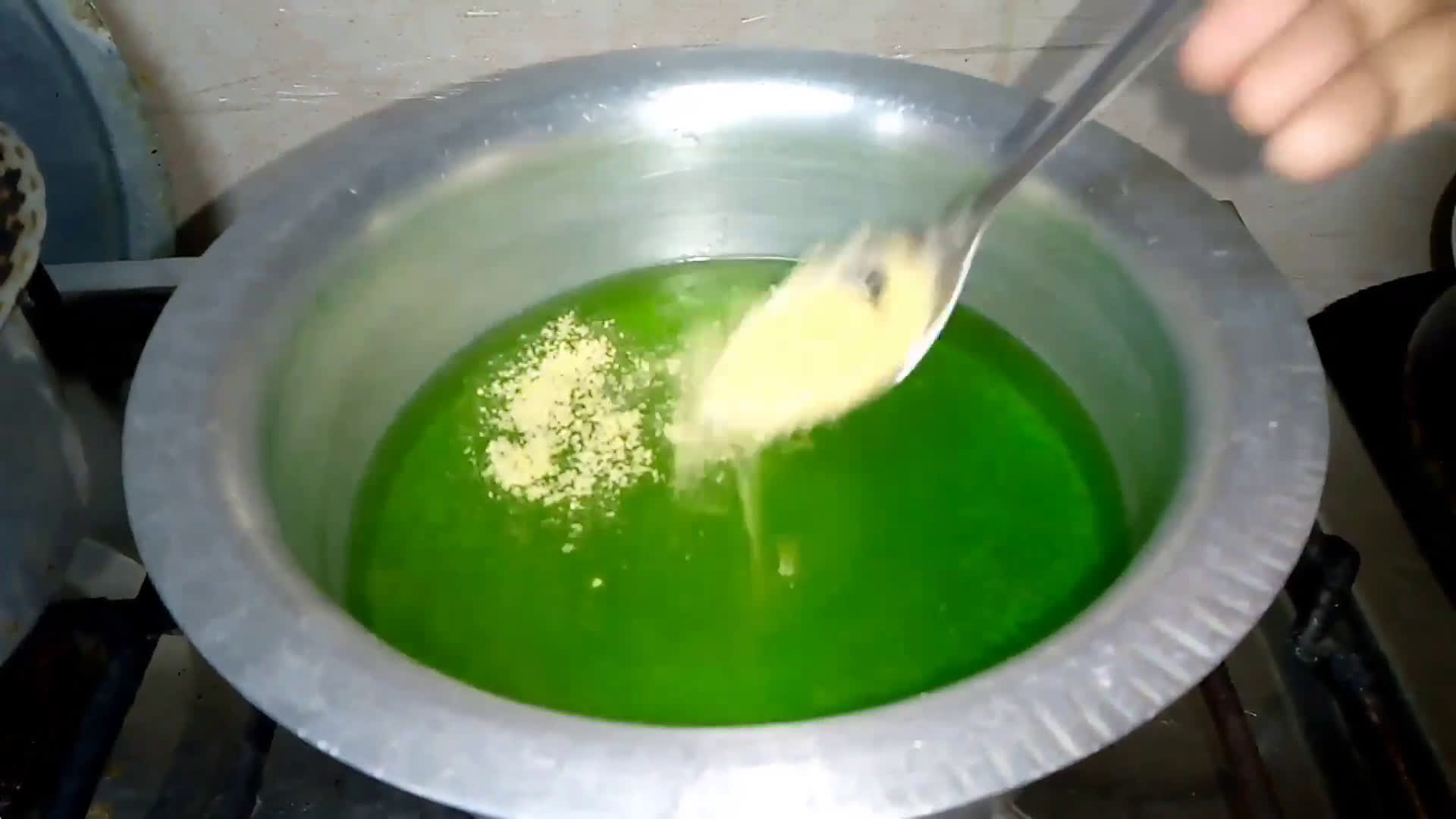 A picture of step 3 of Banana jelly / Green Jelly.