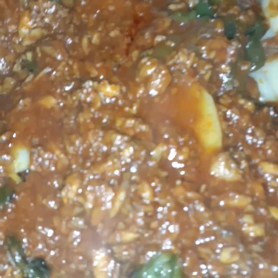 صورة لخطوة 4 من وصفة بطاطا بالتونة🐋 في الفرن🥫🐋🍅