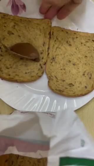 Gambar langkah 1 resipi Coklat toast.