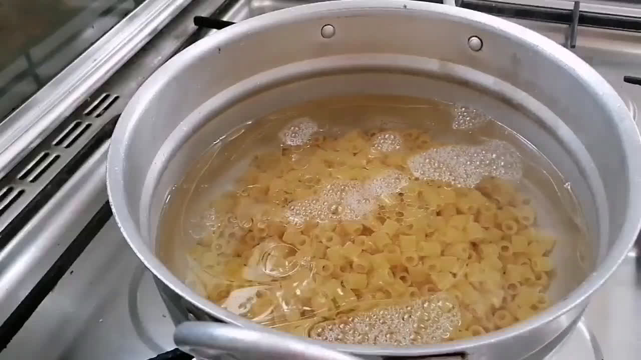 صورة لخطوة 2 من وصفة معكرونه القصدير