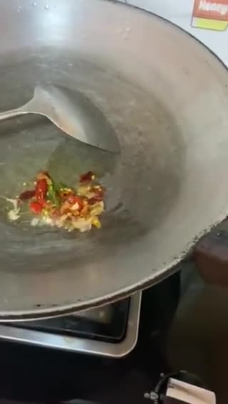 รูปขั้นตอนการทำที่ 1 ของ ผัดหน่อไม้ดองใส่อกไก่สับ