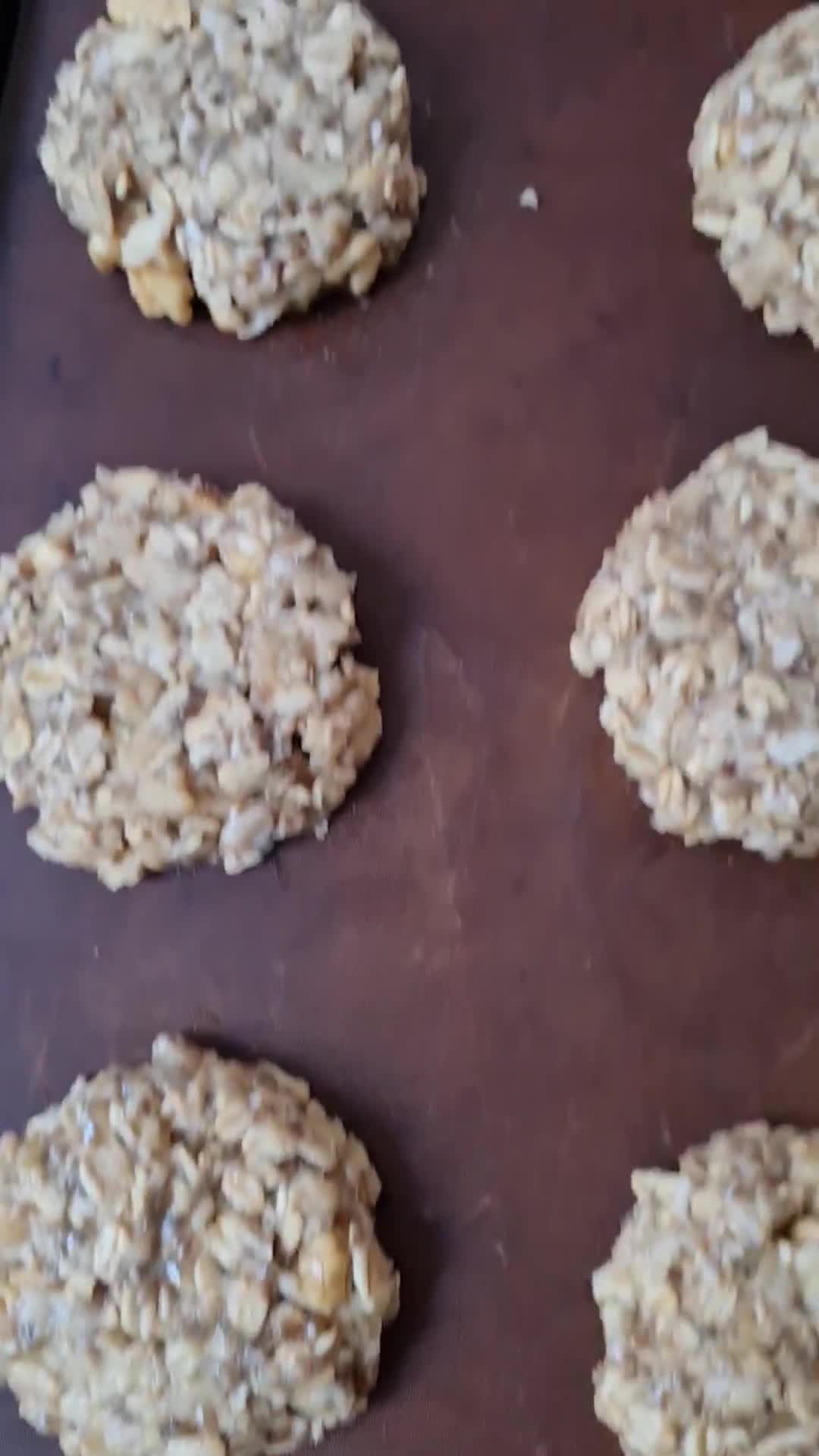 Foto del paso 2 de la receta: Galletas de avena y manzana sin azúcares agregados ni edulcorantes 🍎 veganas