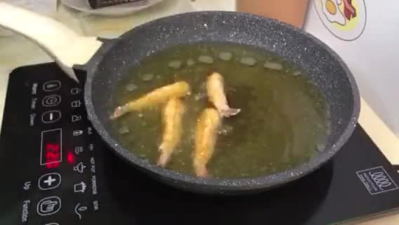 Foto langkah ke 3 dari resep Ebi Furai&Tamago Sushi (Ide bekal anak sekolah yang enak dan bernutrisi).