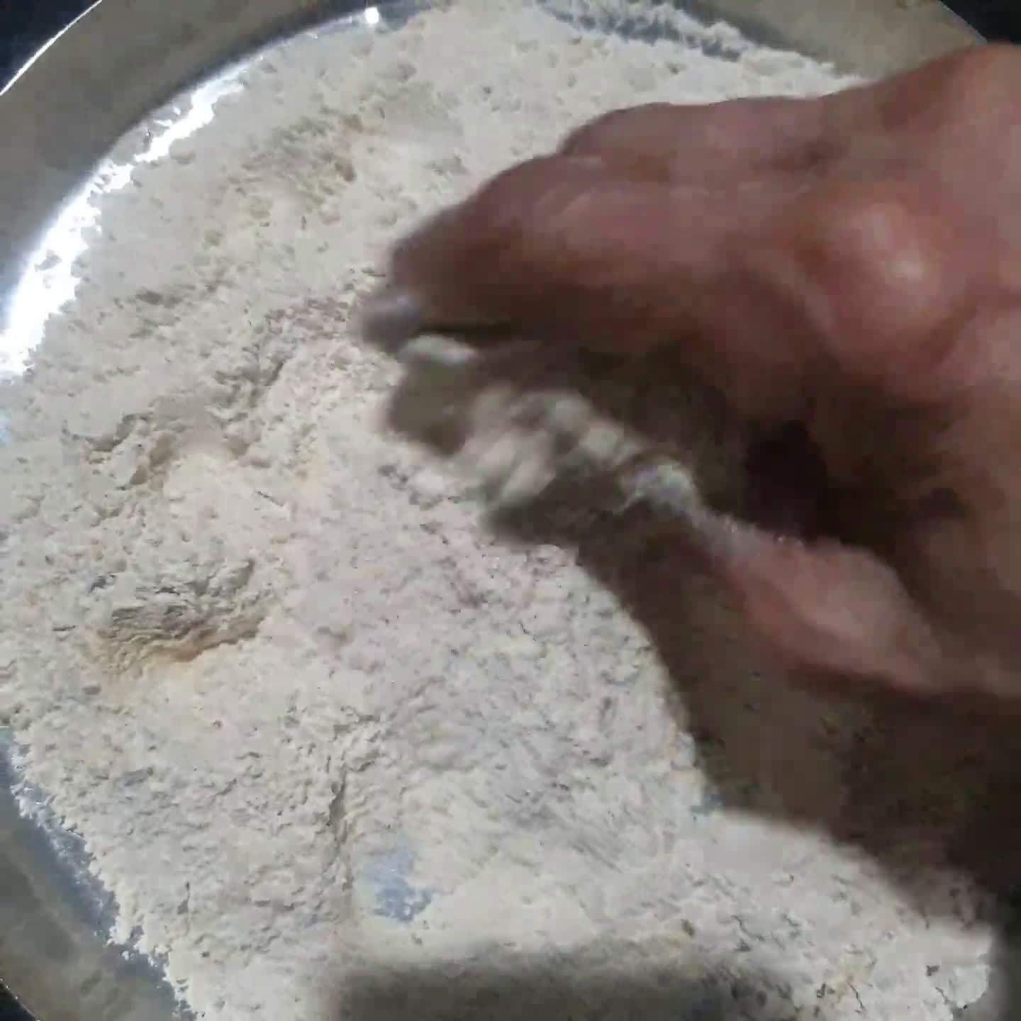 તીખા શક્કરપારા (Tikha shakrpara recipe in Gujarati) રેસીપી સ્ટેપ3ફોટો
