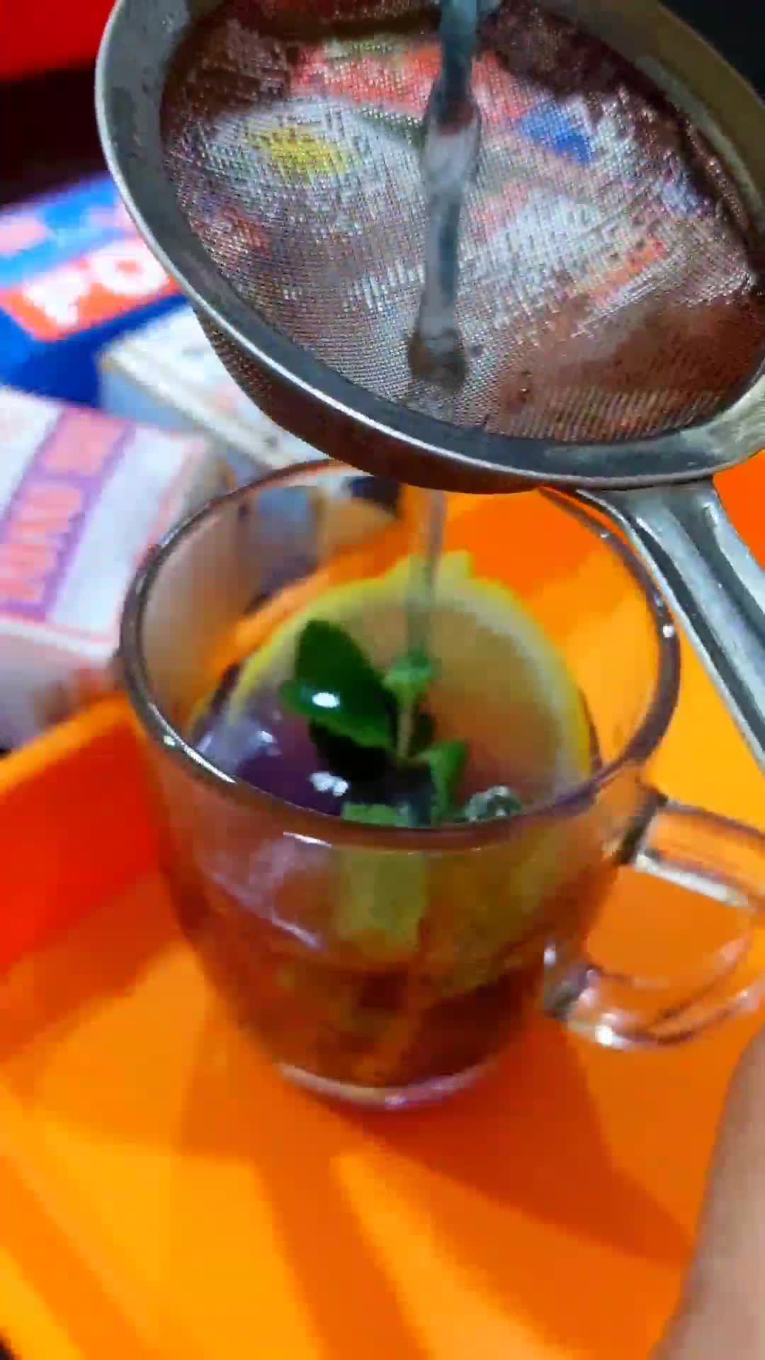 Foto langkah ke 2 dari resep Teh Lemon Mint Bunga Telang (410).