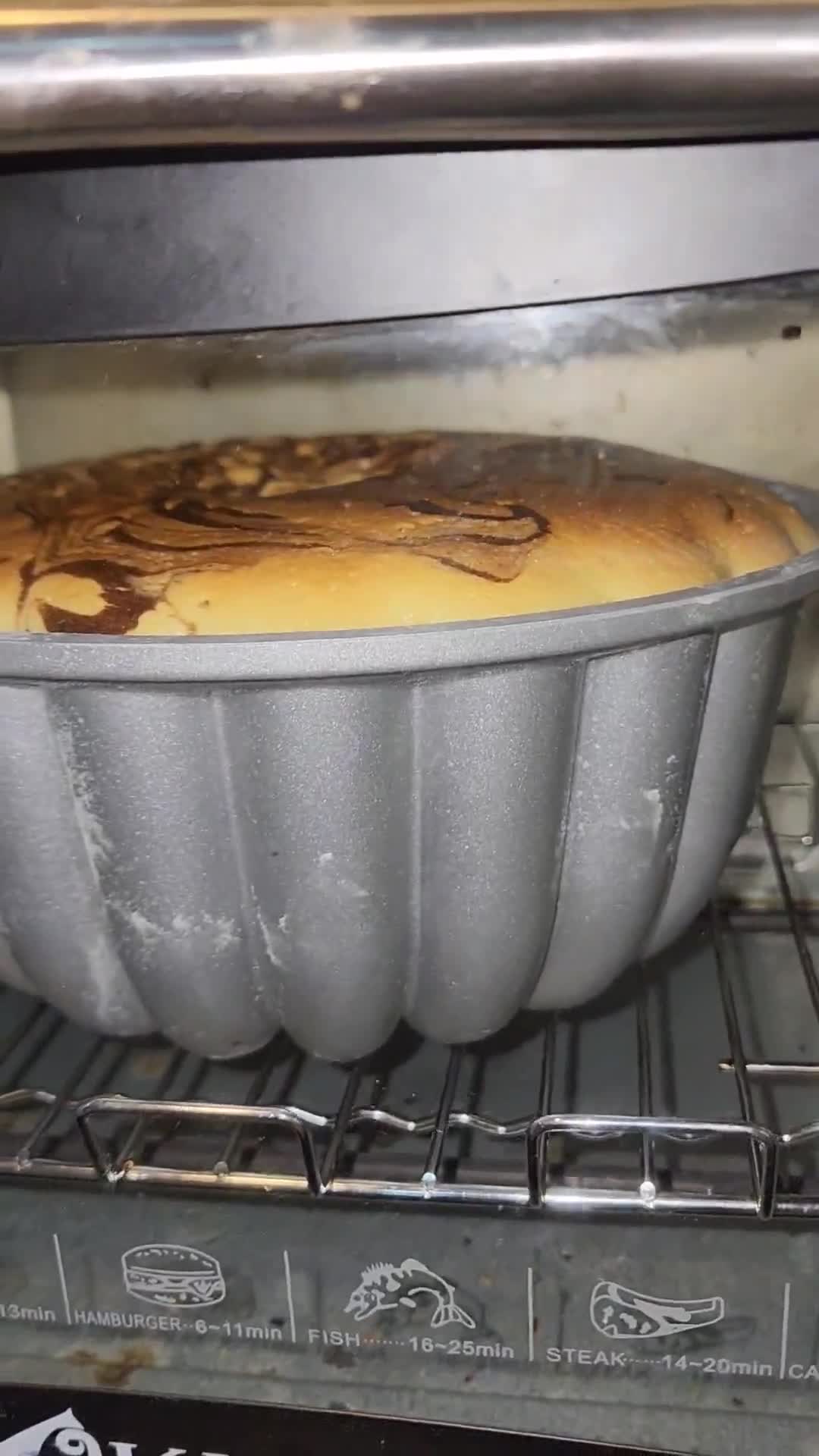 Foto langkah ke 7 dari resep Marmer cake.