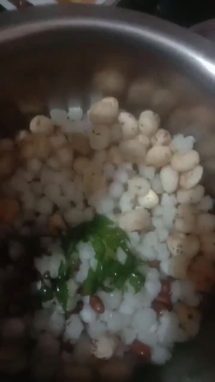 साबूदाना मखाना नमकीन (Sabudana makhana namkeen recipe in hindi) रेसिपी चरण 5 फोटो