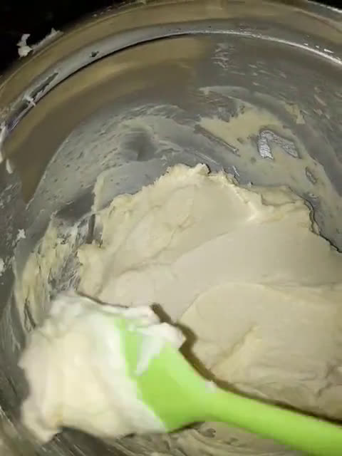 Foto del paso 2 de la receta: FROSTING DE QUESO 🍰