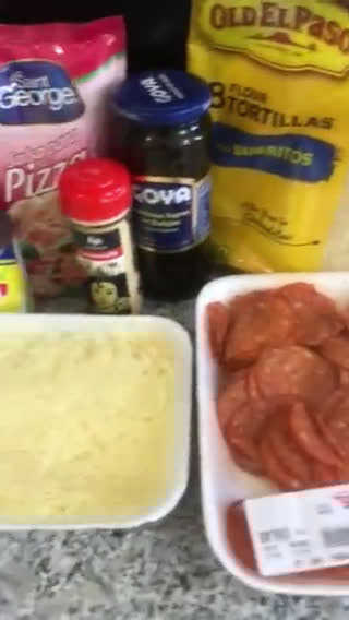 Foto del paso 1 de la receta: Pizzas con tortillas mexicanas