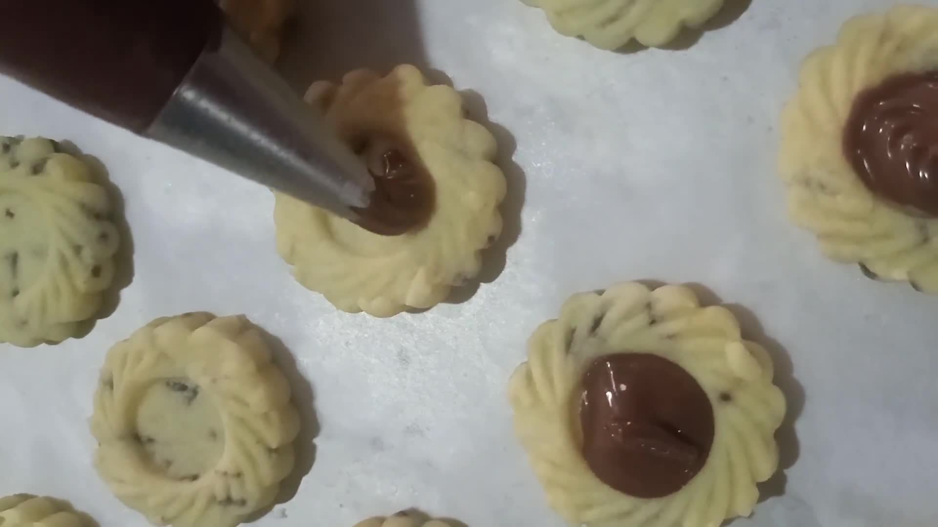 Gambar langkah 7 resipi Biskut Tart Nutella.
