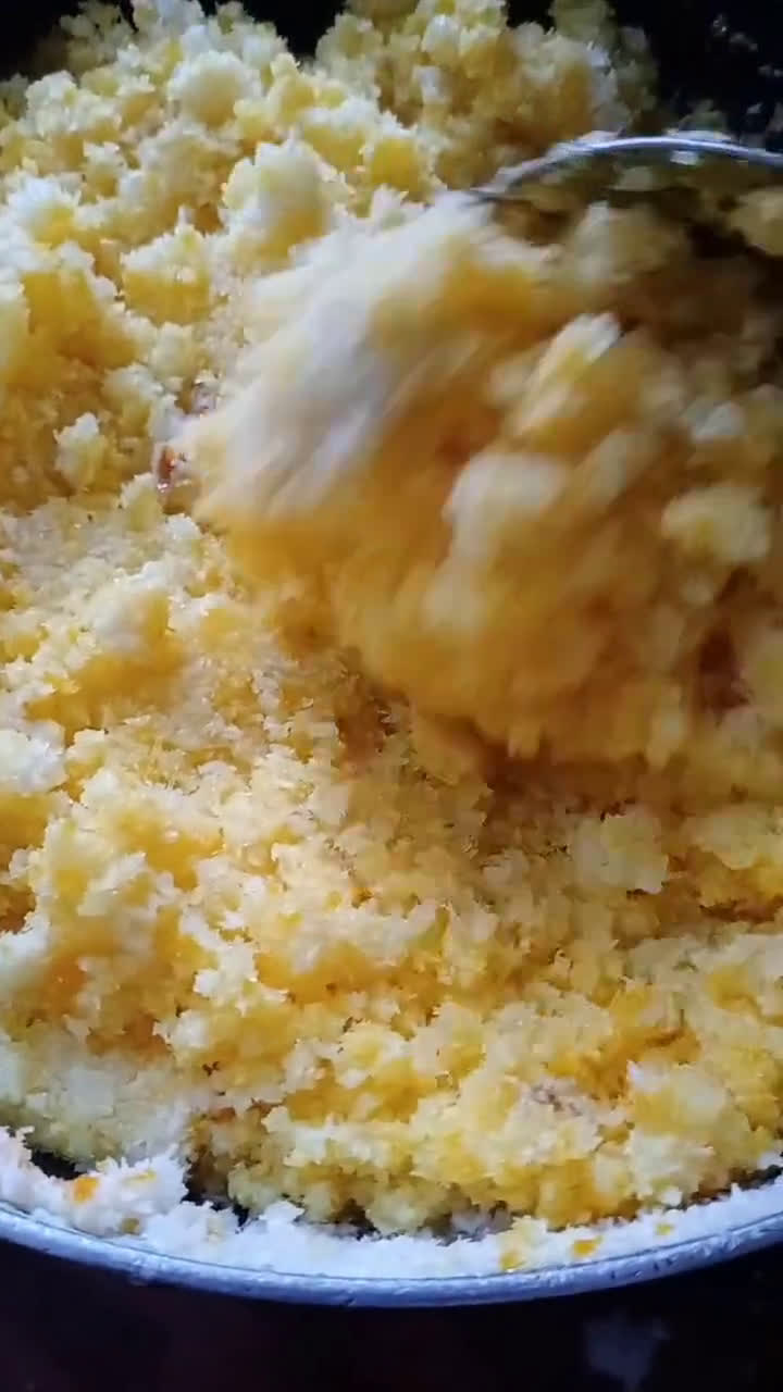 कोकोनट मावा बर्फी (coconut mawa burfi recipe in Hindi) रेसिपी चरण 3 फोटो
