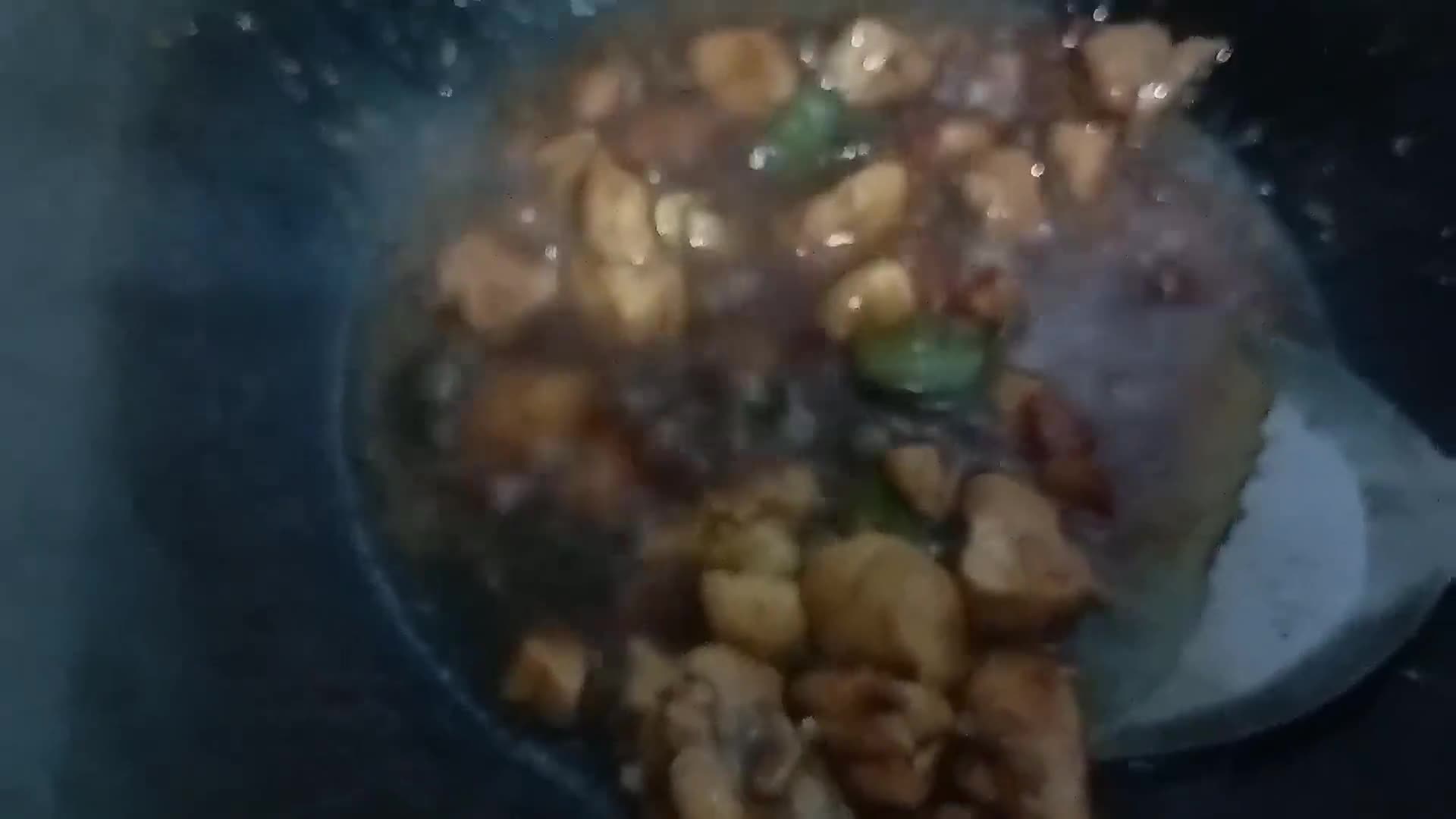 Foto langkah ke 5 dari resep Ayam lada hitam Saori.