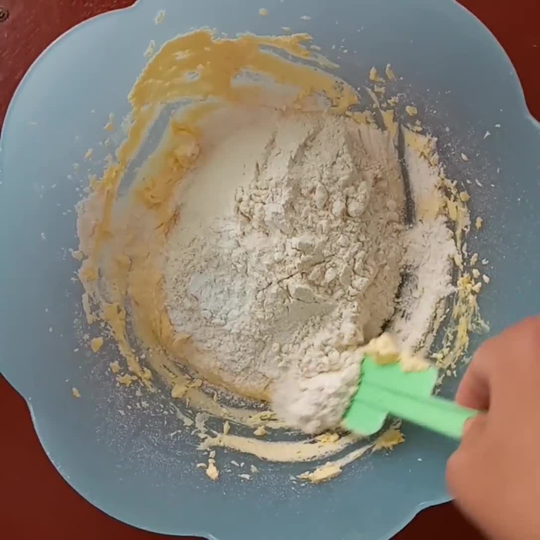 Foto langkah ke 3 dari resep Chocolate Tea Cookies.