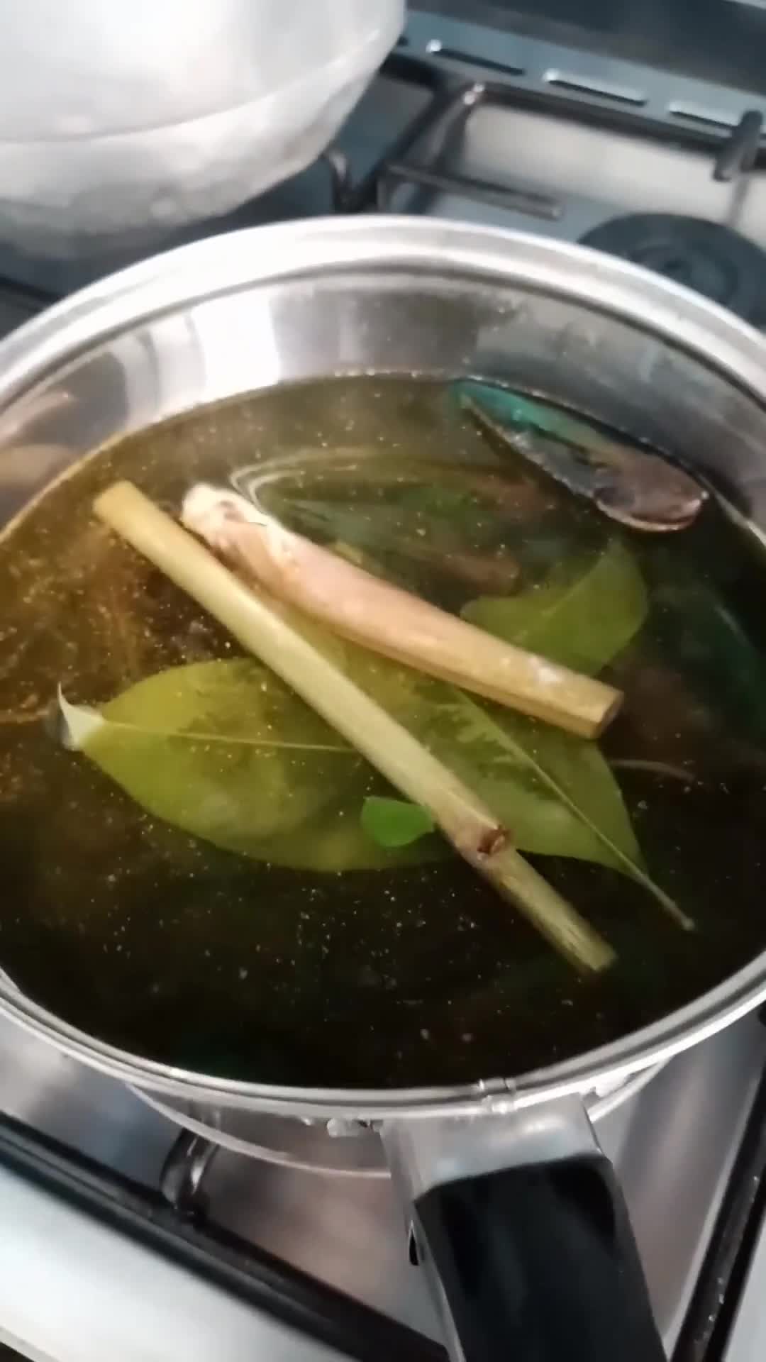 Foto langkah ke 1 dari resep Kerang Hijau Bumbu Pedas.