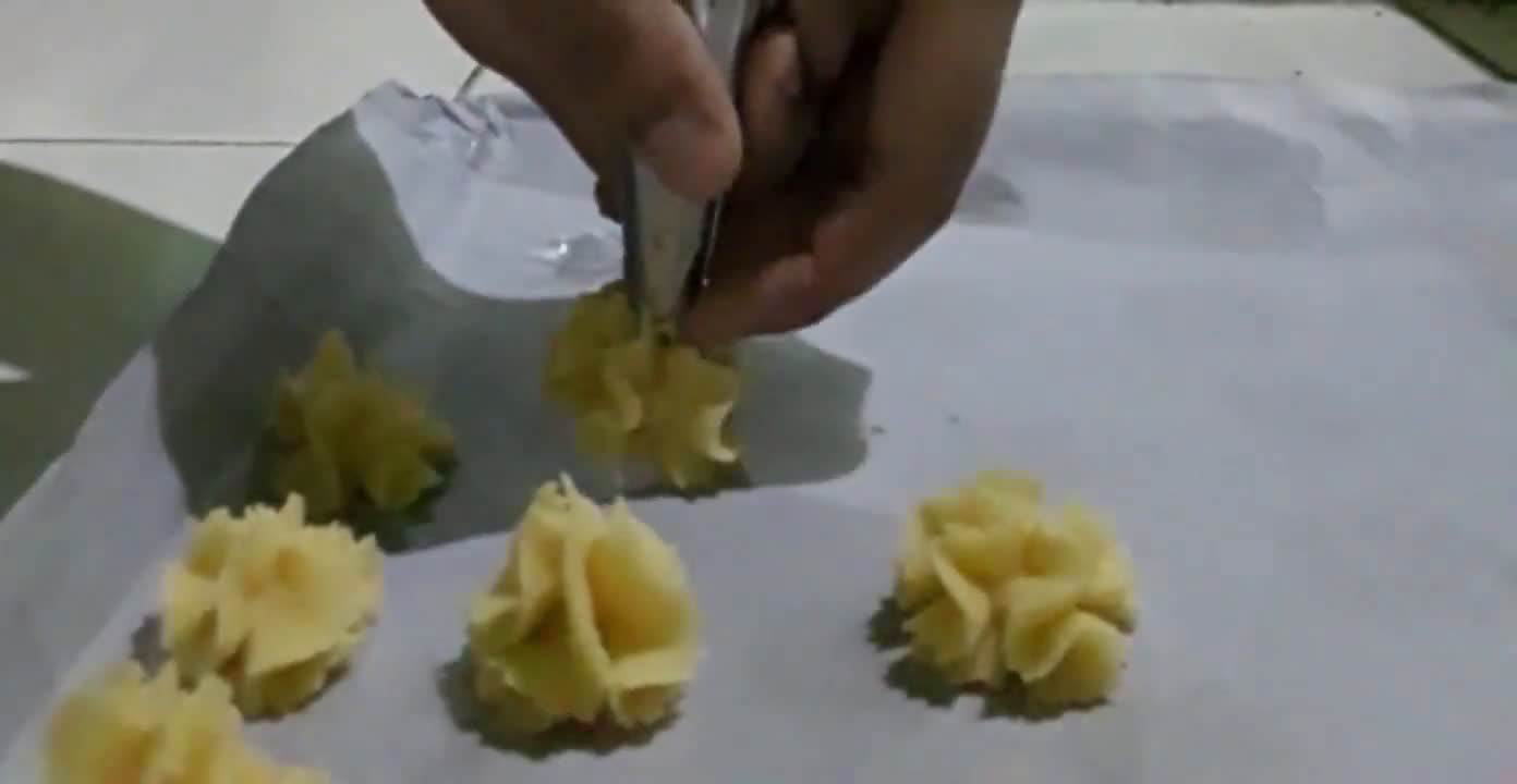 Foto langkah ke 5 dari resep Semprit Susu Jadul (anti mbleber).