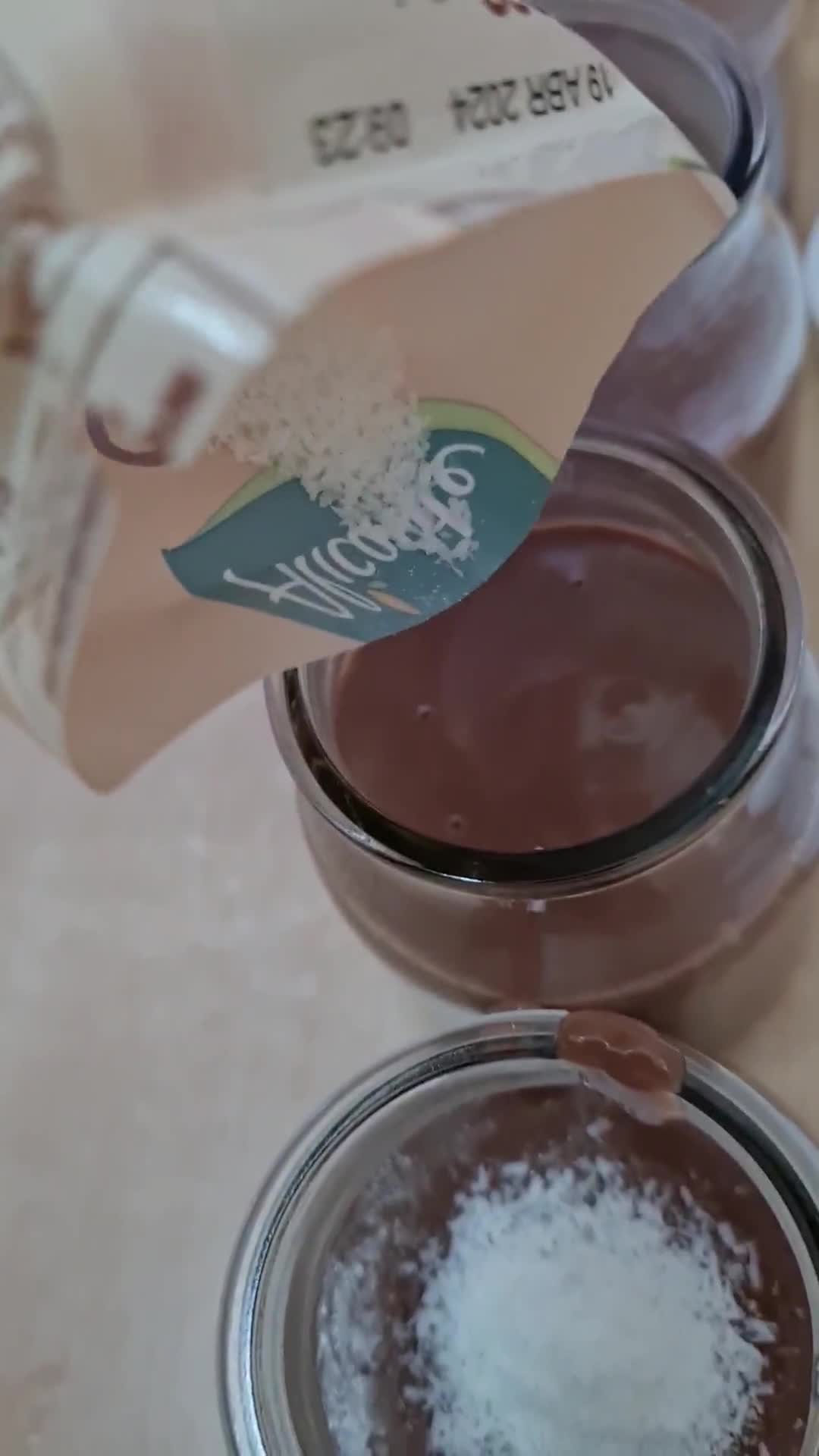 Foto del paso 5 de la receta: Postrecito de chocolate con corazón de dulce de leche (🐽 fat-fat 😅)
