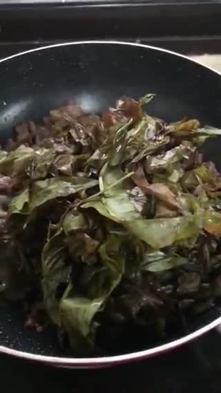 Gambar langkah 3 resipi Tumis Midin Rusa.