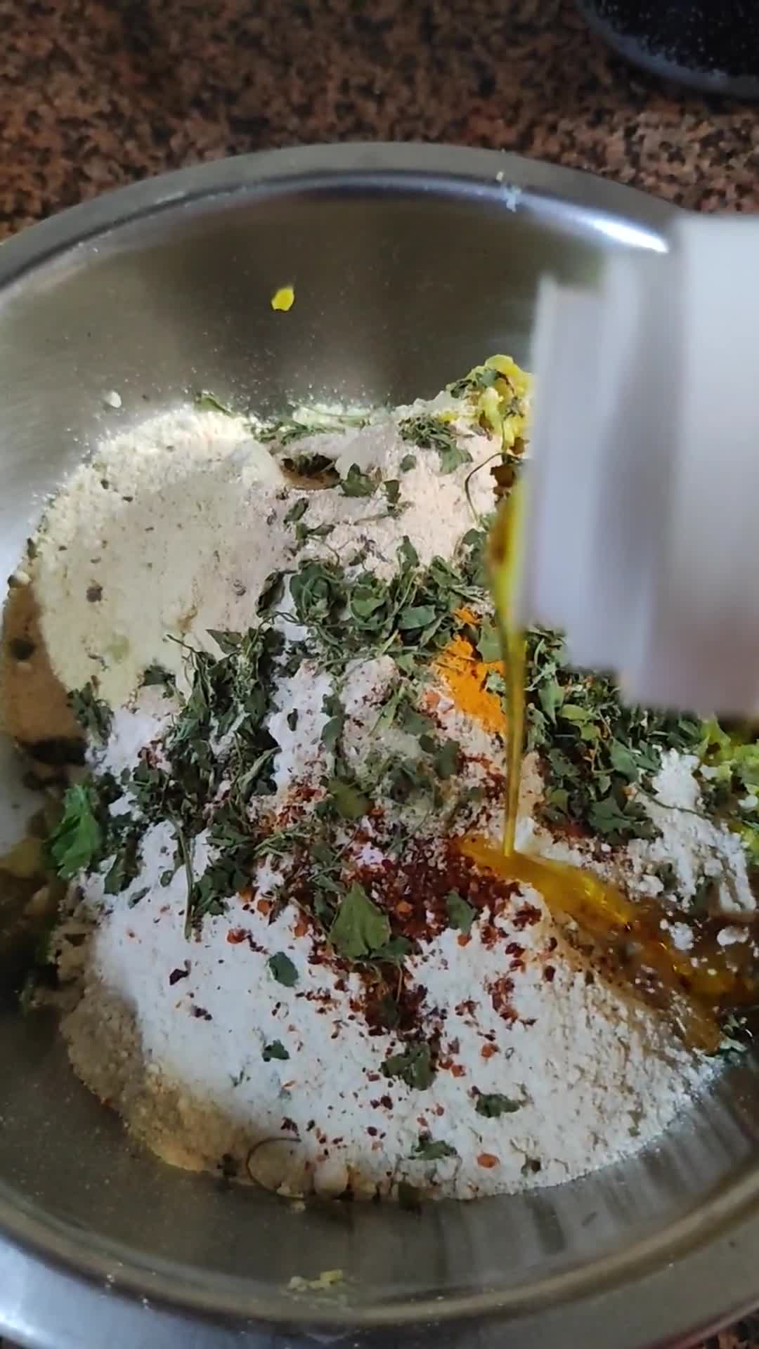 आलू कॉर्न पराठा (Aloo corn paratha recipe in hindi) रेसिपी चरण 4 फोटो