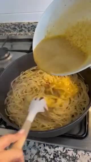 Foto del paso 3 de la receta: Carbonara Original Trufada 🧀🥓