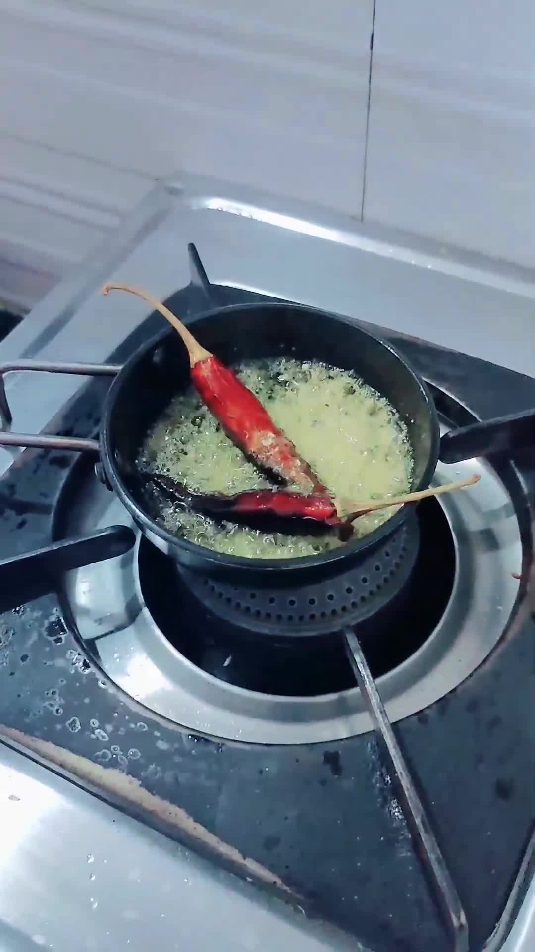 गुजराती खट्टी मीठी दाल (Gujarati khatti meethi dal recipe in hindi) रेसिपी चरण 3 फोटो