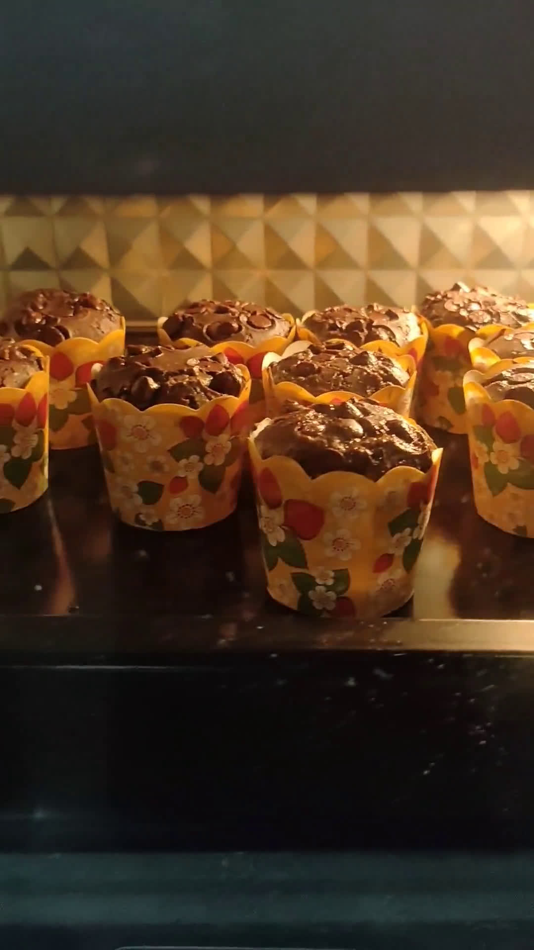 Foto langkah ke 7 dari resep Chocolate Muffin | Super Nyoklat Abiss!!!.