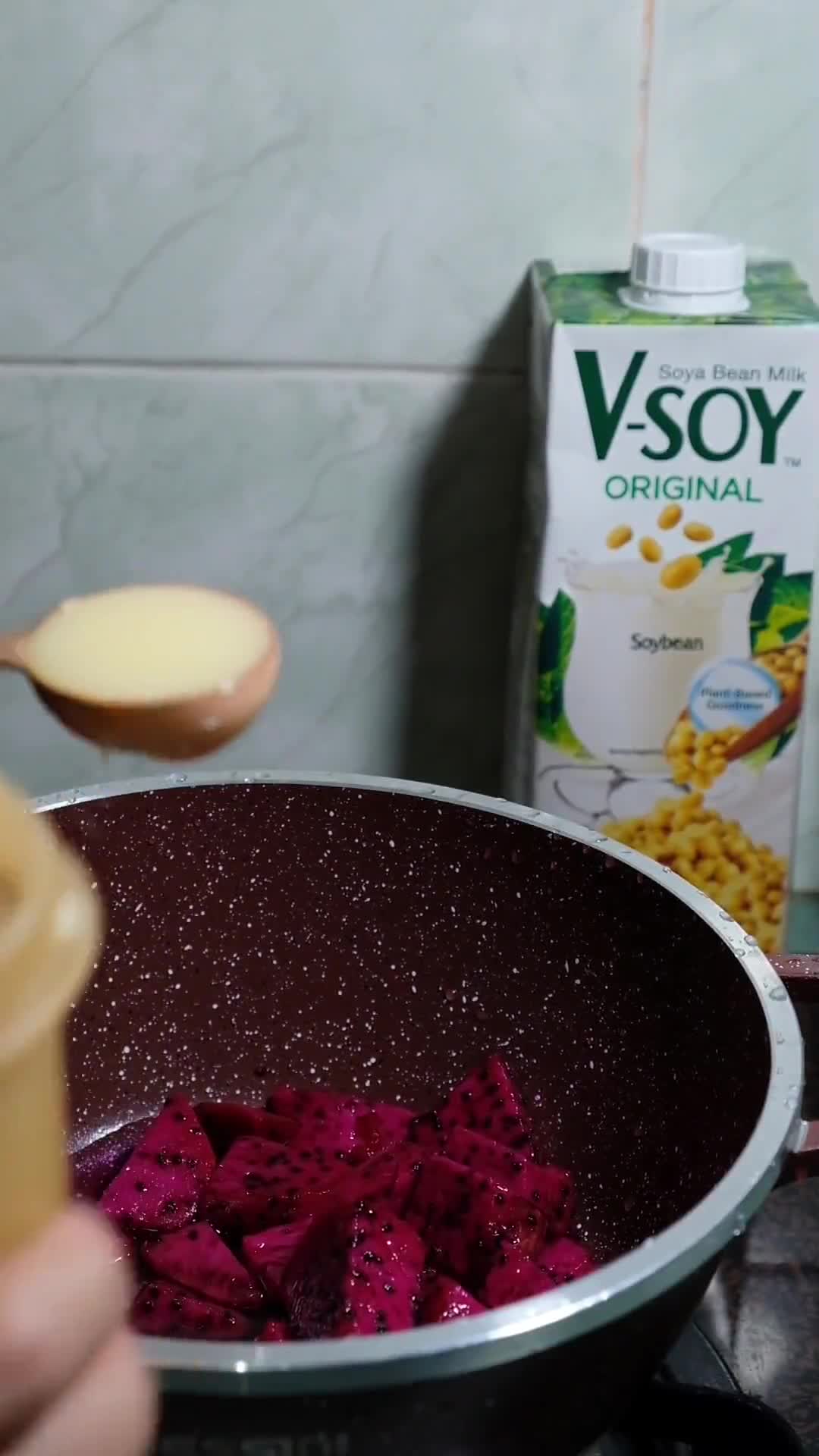 Gambar langkah 4 resipi Panna Cotta Buah Naga Konnyaku Jelly.