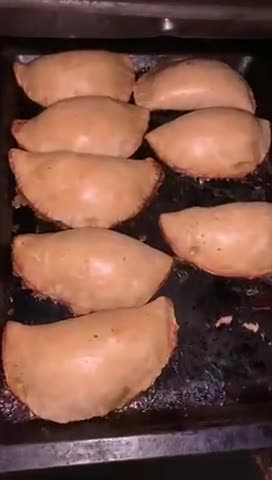 A picture of step 4 of Meat pie and samosa.