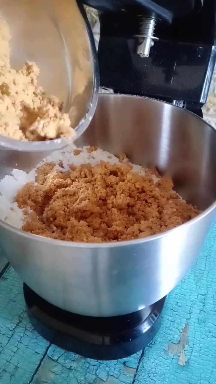 Gambar langkah 2 resipi Biskut Mazola / Biskut Kacang.