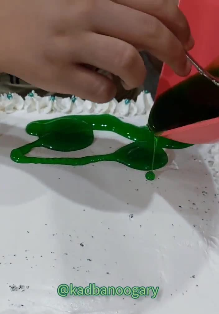عکس مرحله 3 از دستور تزئین کیک عید غدیر 💚