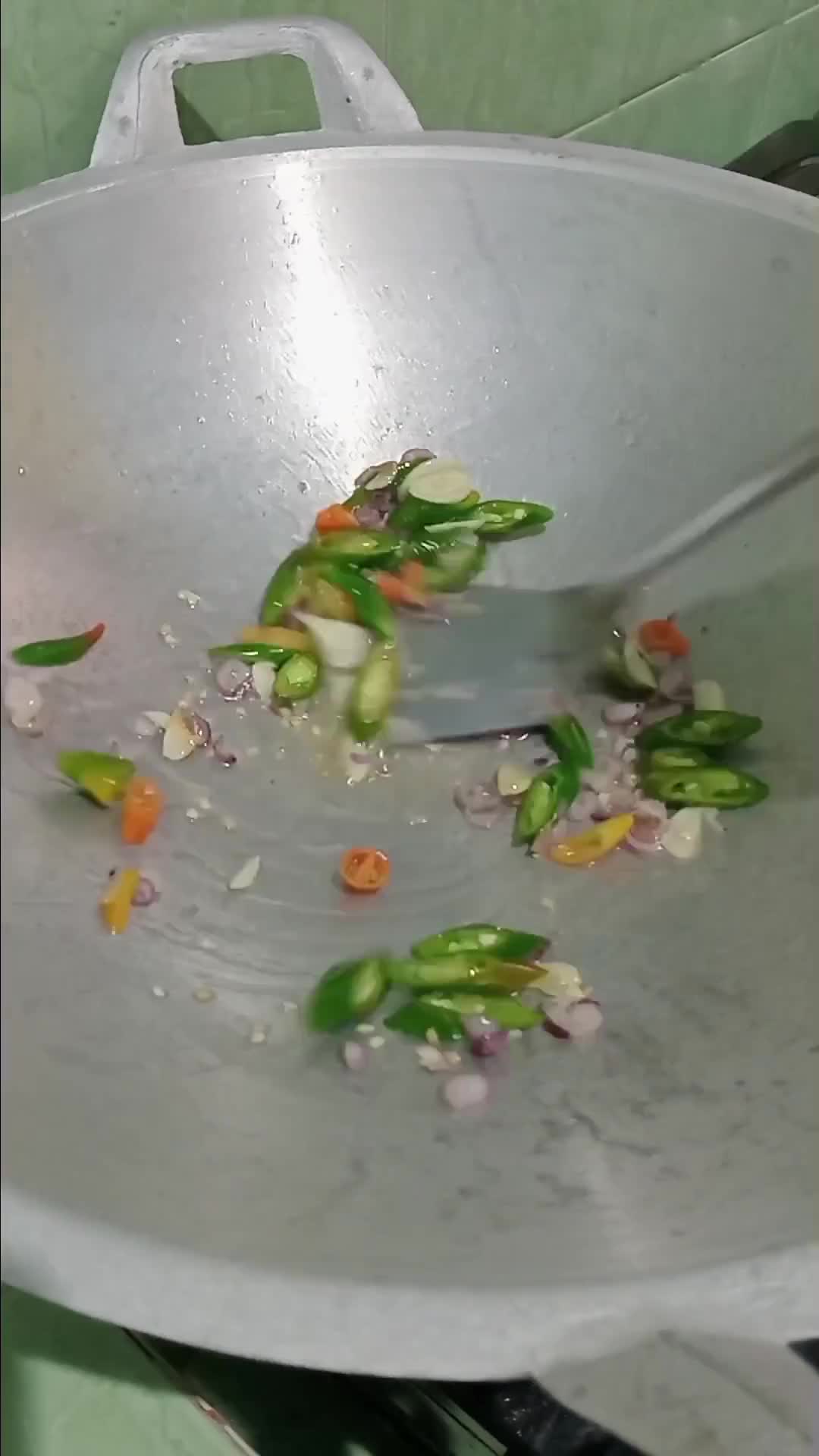 Foto langkah ke 1 dari resep Tumis Tempe Kacang Bunga Bawang.